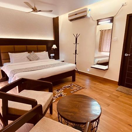 Le Shiv Executive Suite Тени Екстериор снимка