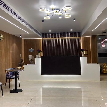 Le Shiv Executive Suite Тени Екстериор снимка