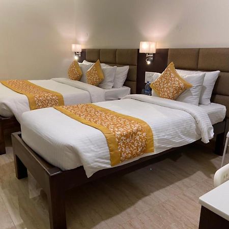 Le Shiv Executive Suite Тени Екстериор снимка
