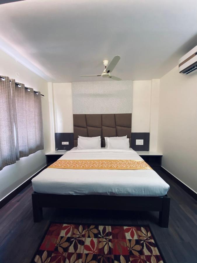 Le Shiv Executive Suite Тени Екстериор снимка
