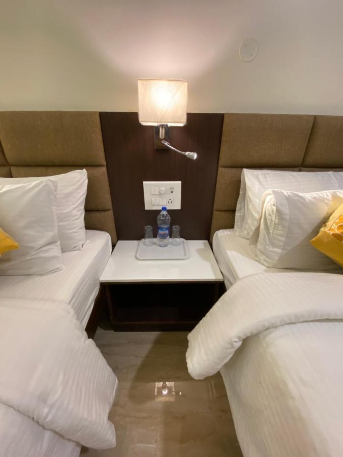 Le Shiv Executive Suite Тени Екстериор снимка