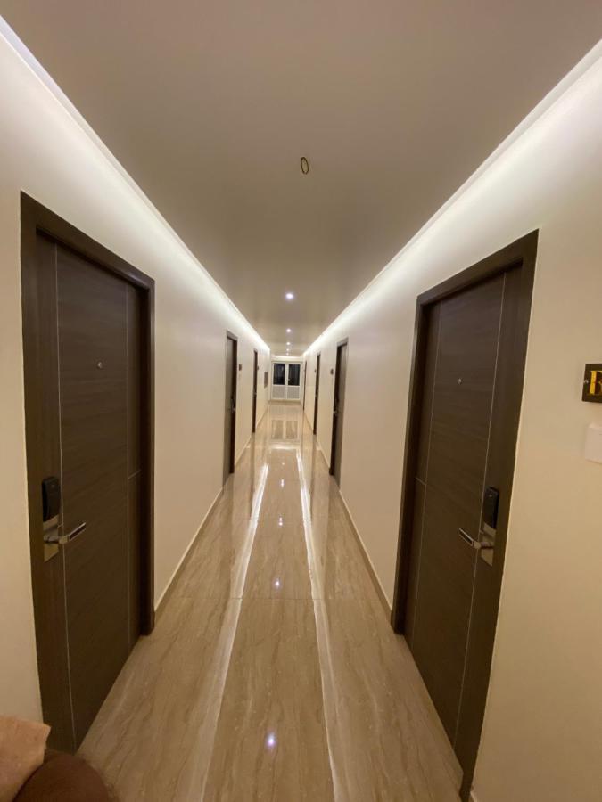 Le Shiv Executive Suite Тени Екстериор снимка