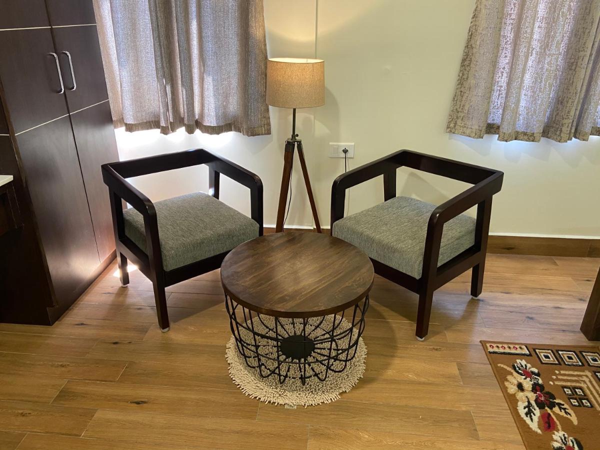 Le Shiv Executive Suite Тени Екстериор снимка