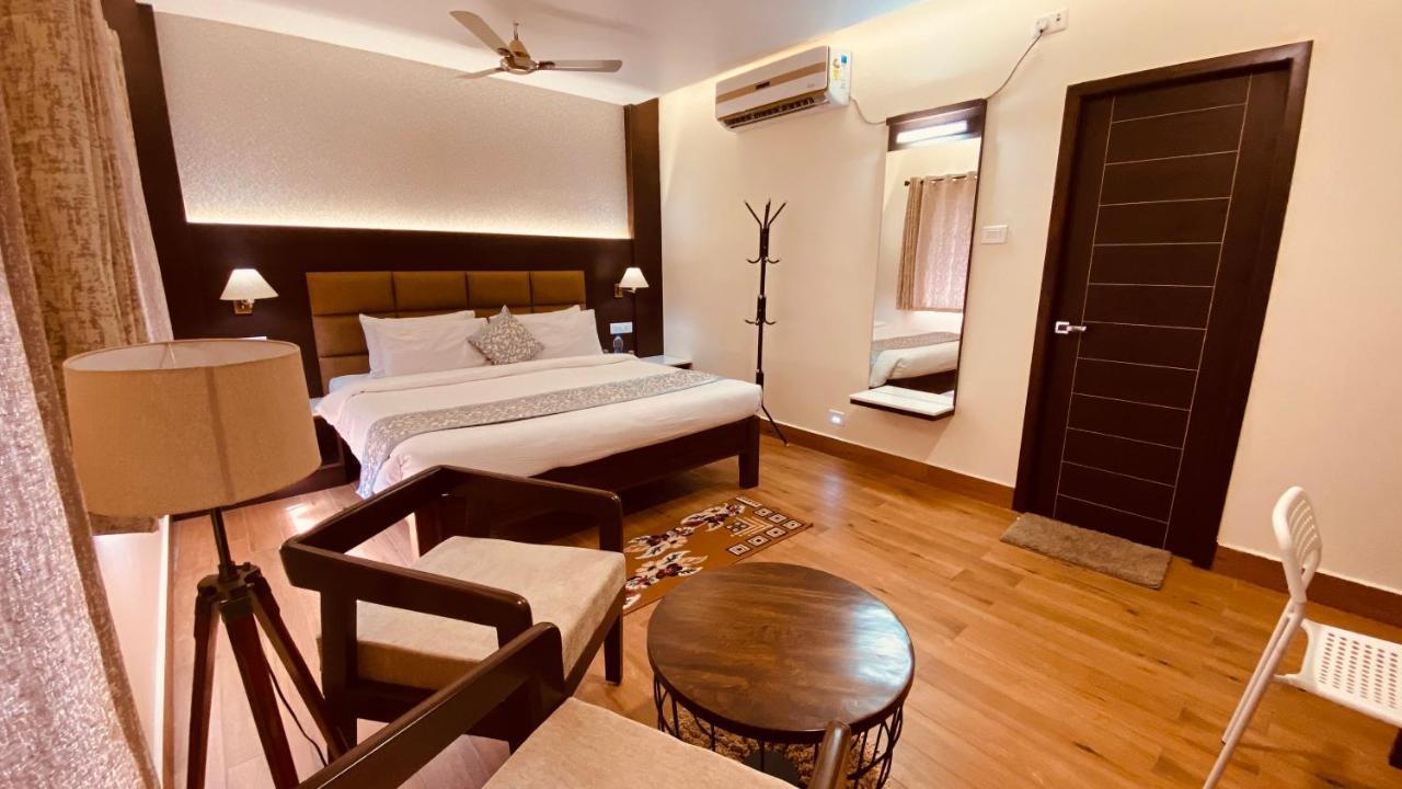 Le Shiv Executive Suite Тени Екстериор снимка