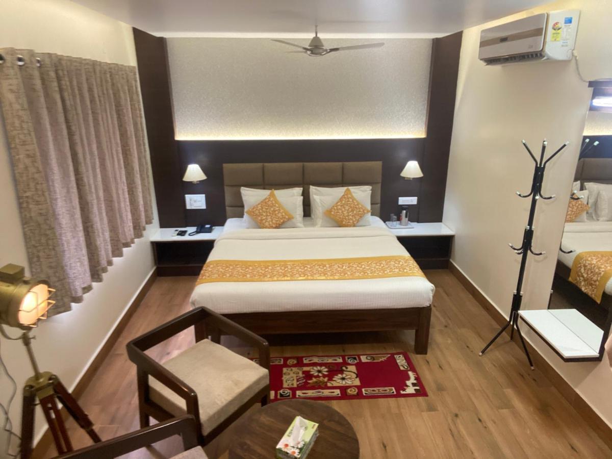 Le Shiv Executive Suite Тени Екстериор снимка