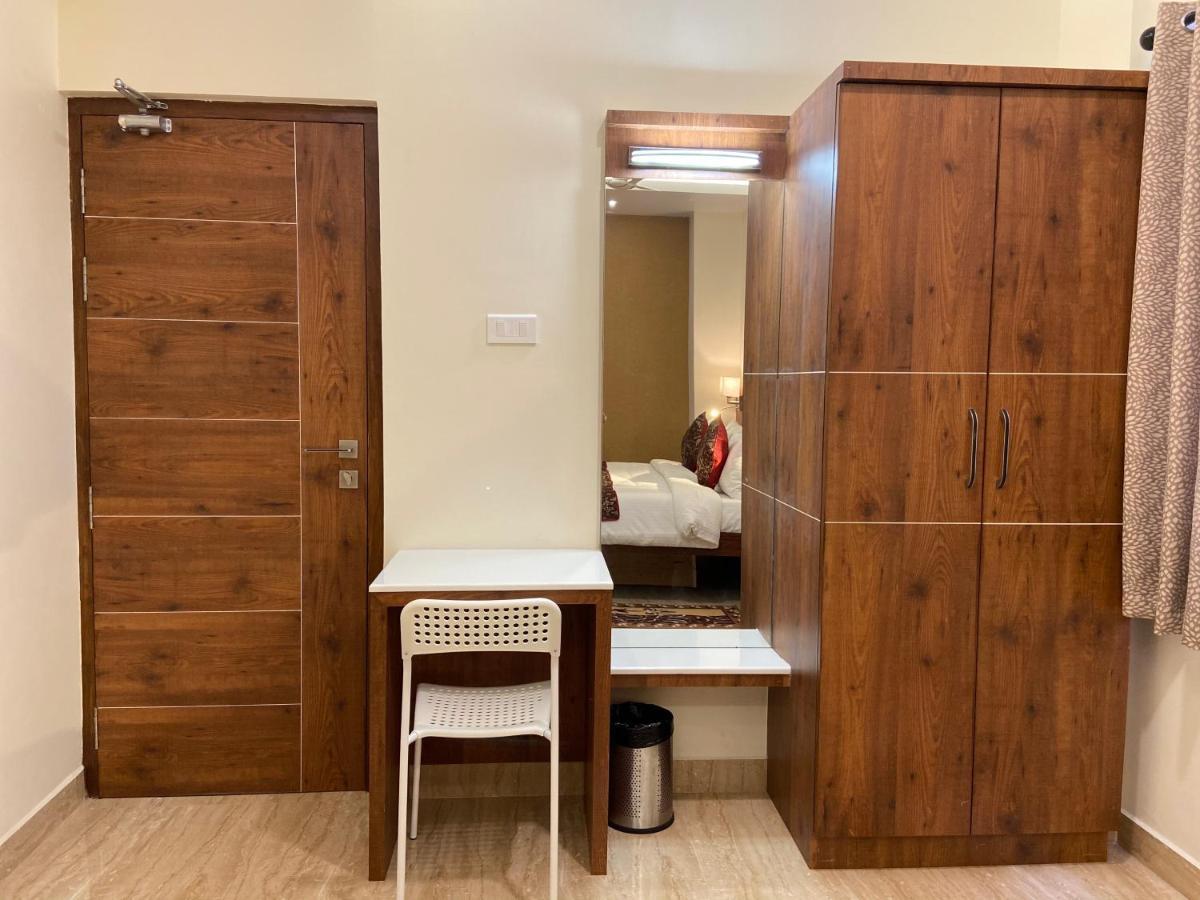Le Shiv Executive Suite Тени Екстериор снимка