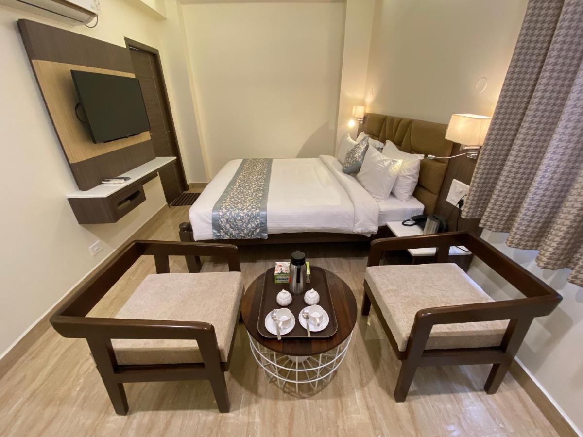 Le Shiv Executive Suite Тени Екстериор снимка