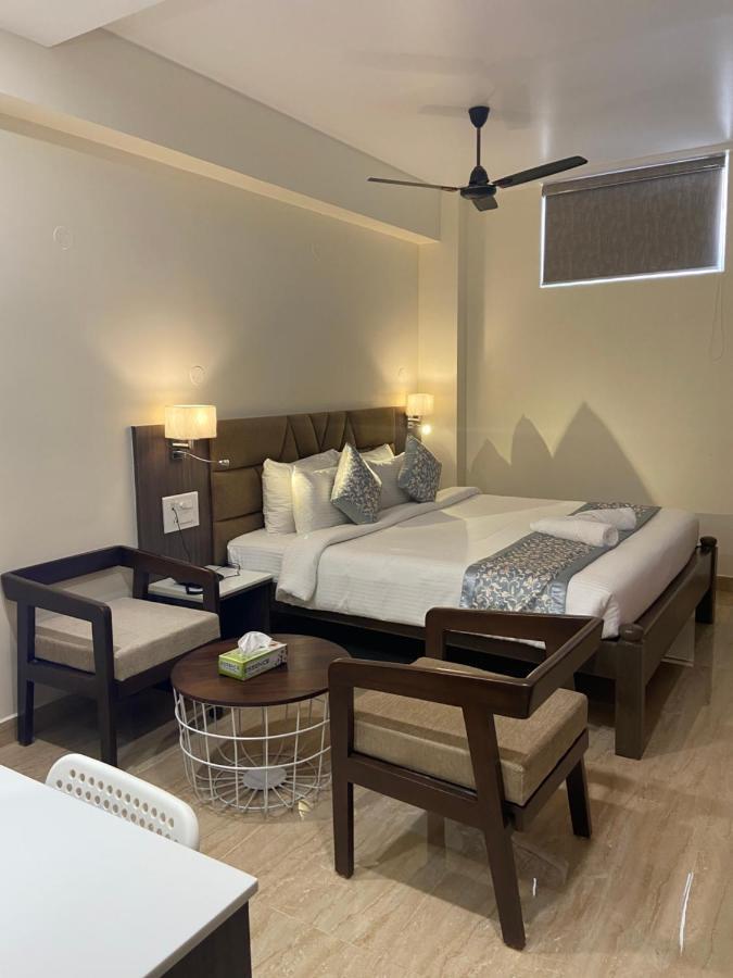 Le Shiv Executive Suite Тени Екстериор снимка