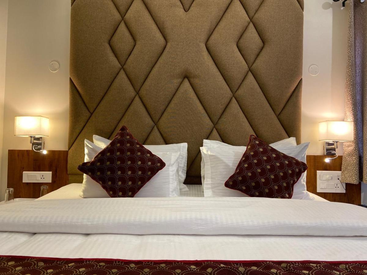 Le Shiv Executive Suite Тени Екстериор снимка