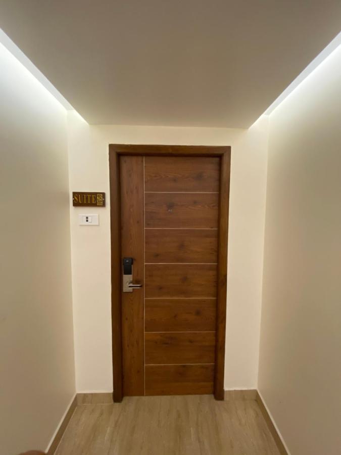 Le Shiv Executive Suite Тени Екстериор снимка