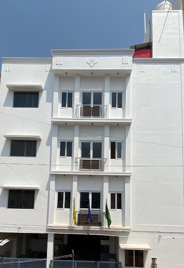 Le Shiv Executive Suite Тени Екстериор снимка