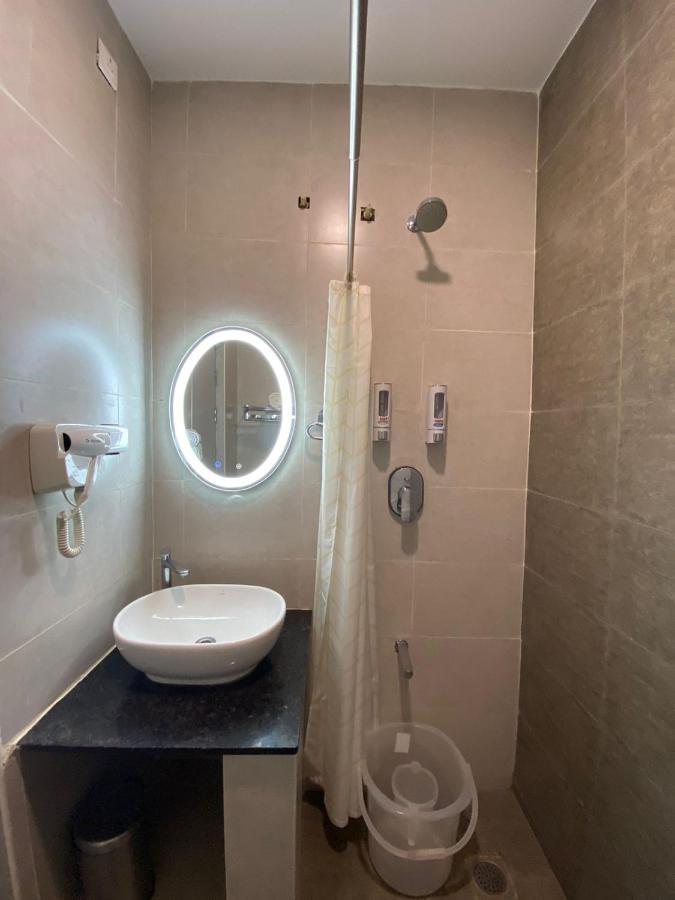 Le Shiv Executive Suite Тени Екстериор снимка