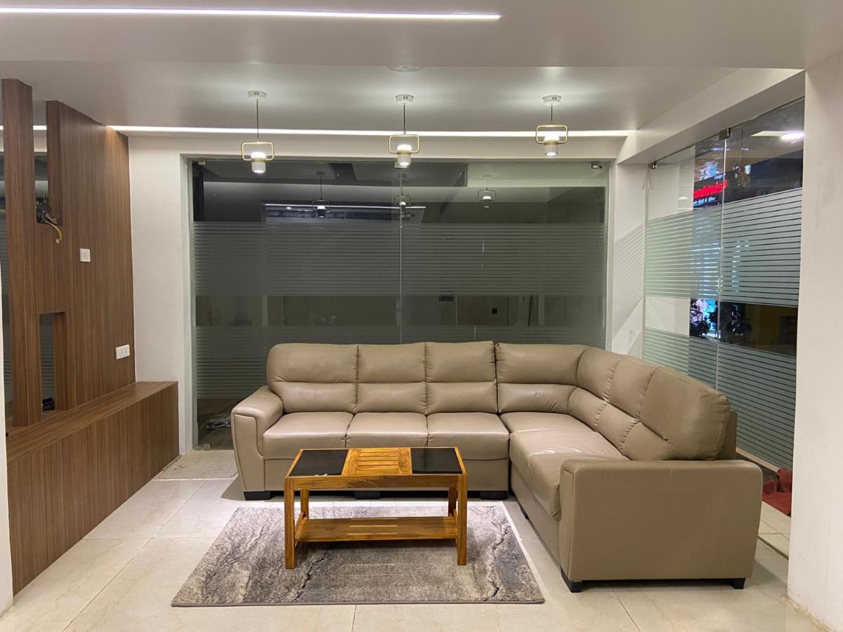 Le Shiv Executive Suite Тени Екстериор снимка