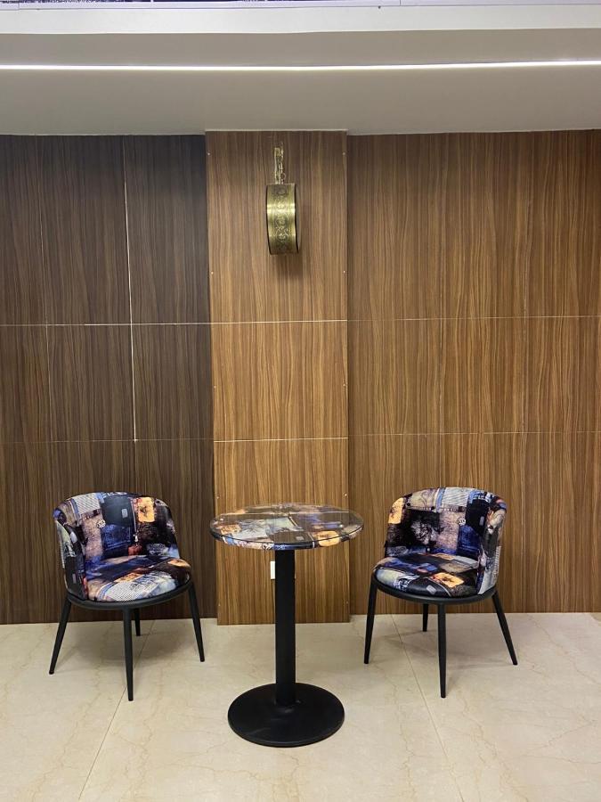 Le Shiv Executive Suite Тени Екстериор снимка