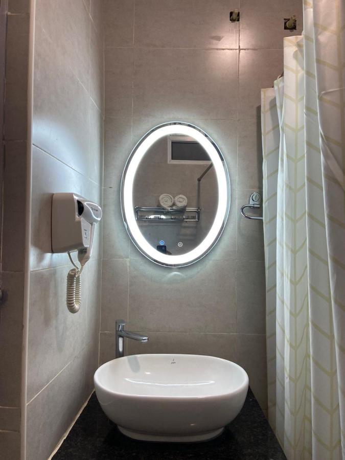 Le Shiv Executive Suite Тени Екстериор снимка