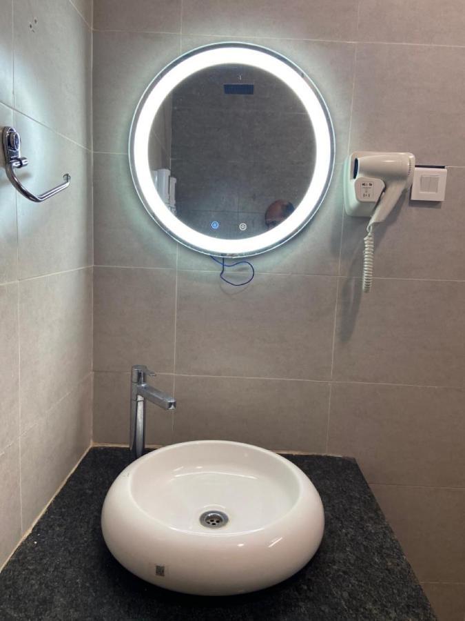 Le Shiv Executive Suite Тени Екстериор снимка
