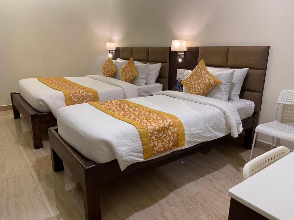 Le Shiv Executive Suite Тени Екстериор снимка