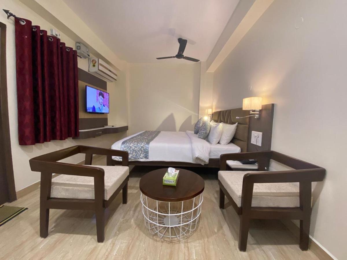 Le Shiv Executive Suite Тени Екстериор снимка